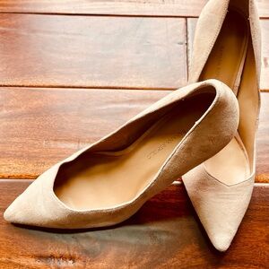 Banana Republic Women’s 3.5” Beige Suede Pumps in Size 9